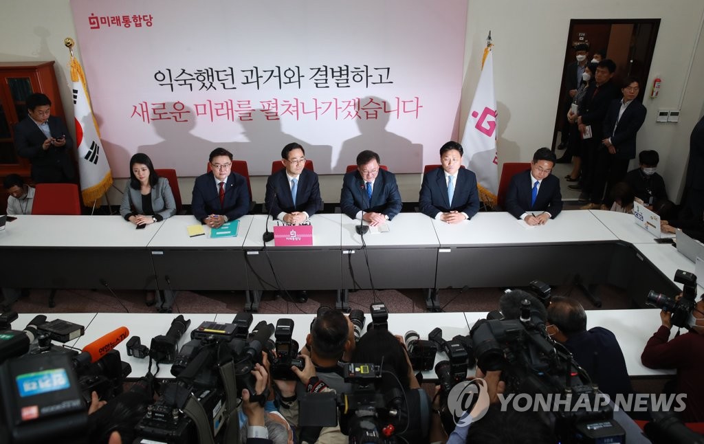 발언하는 김태년 원내대표