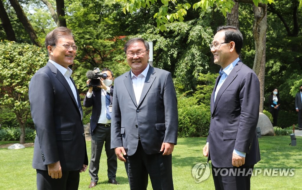 문 대통령, 여야 원내대표와 함께