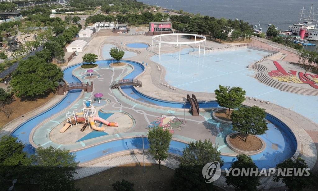 新型コロナの再拡大でオープンが延期された漢江公園内のプール（資料写真）＝（聯合ニュース）