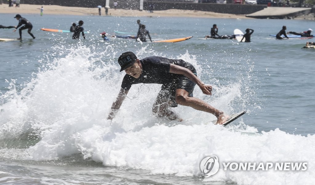 송정해수욕장 파도타기