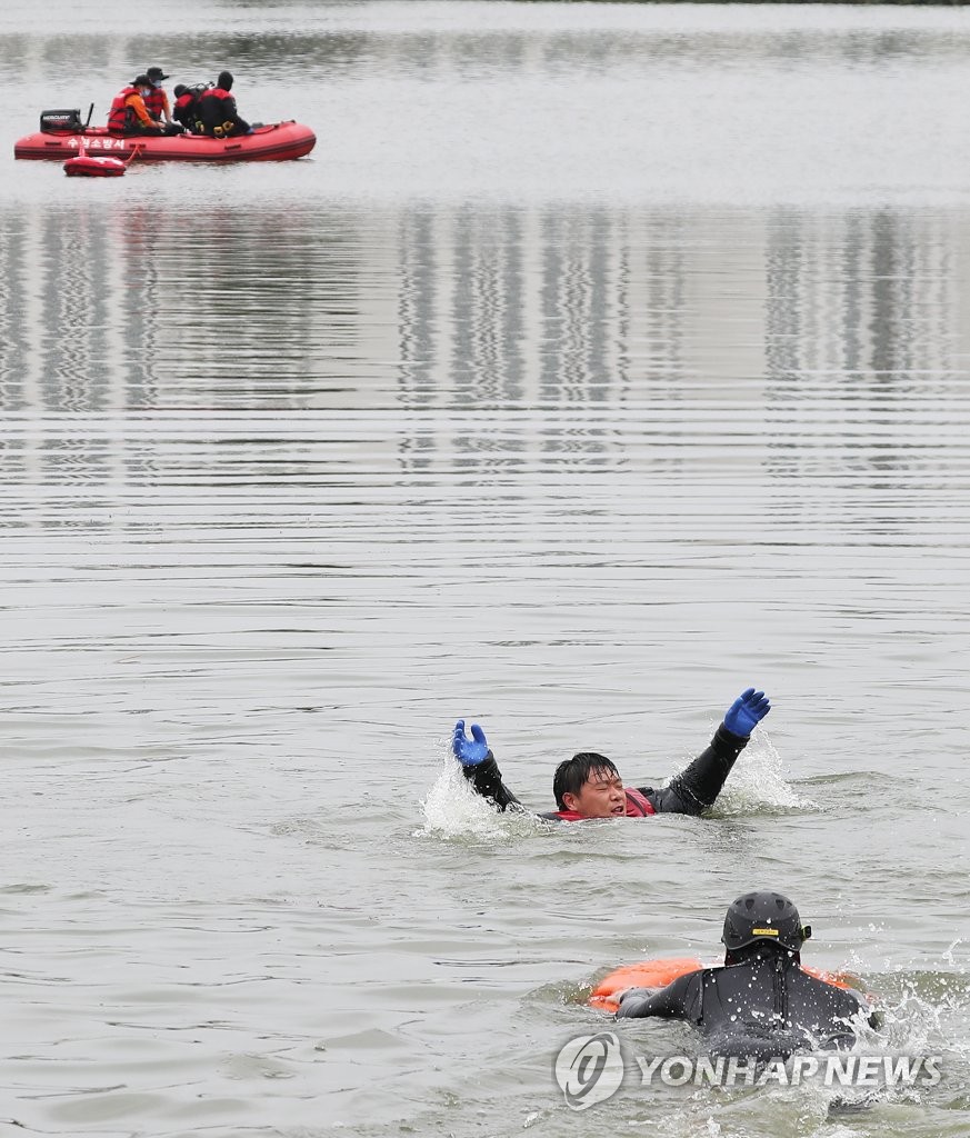 Disaster response drill in reservoir Disaster response drill in reservoir