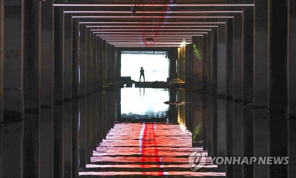 폐쇄됐던 홍제천길, 예술공간으로