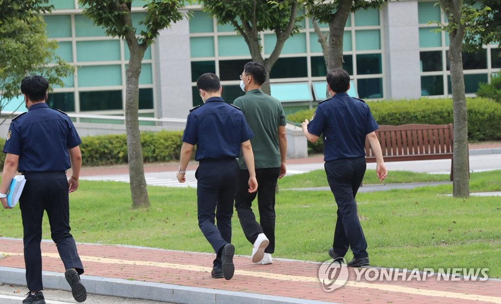 교도소 입소하는 안희정