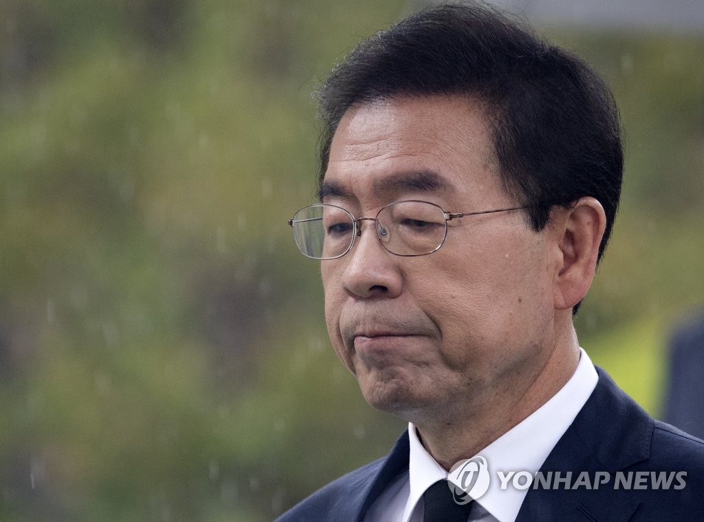 3선 고지 오른 뒤 현충원 참배하는 박원순