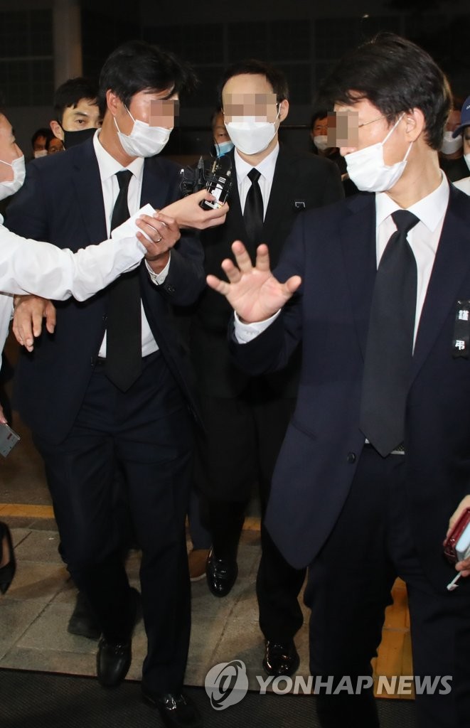 Late Seoul mayor's son arrives at funeral home Late Seoul mayor's son arrives at funeral home