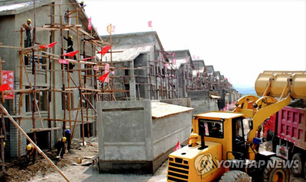 북한 '산간문화도시' 삼지연시 건설 현장 모습