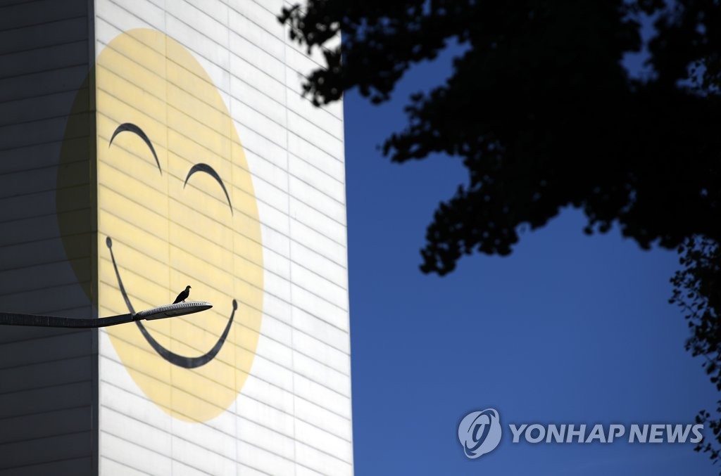스카이다이빙을 준비하는 새