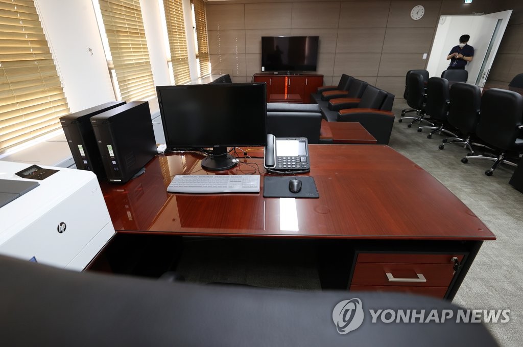 '비어있는 처장실'
