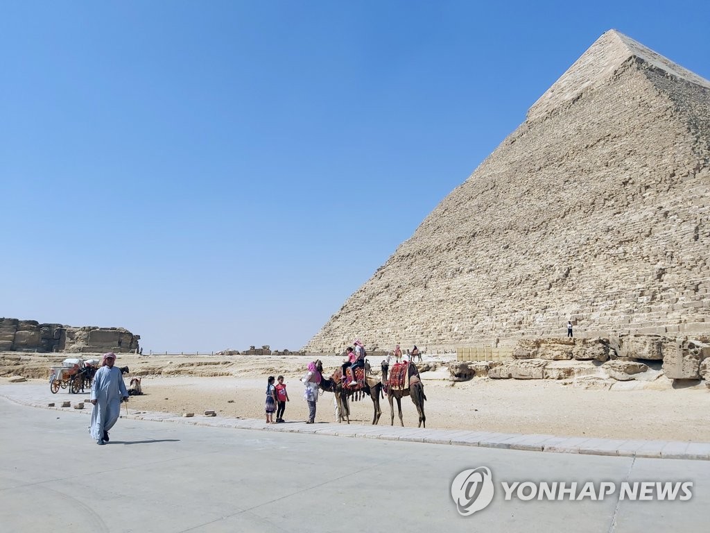 한산한 이집트 피라미드