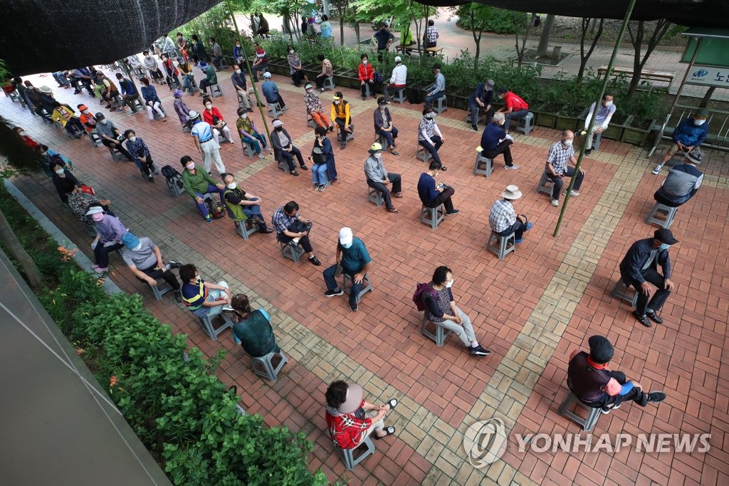 '초복 맞이도 거리 두기가 필수'