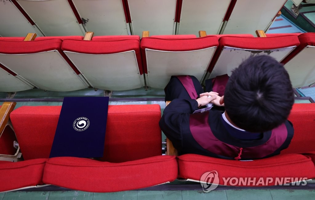 신임 검사와 임명장