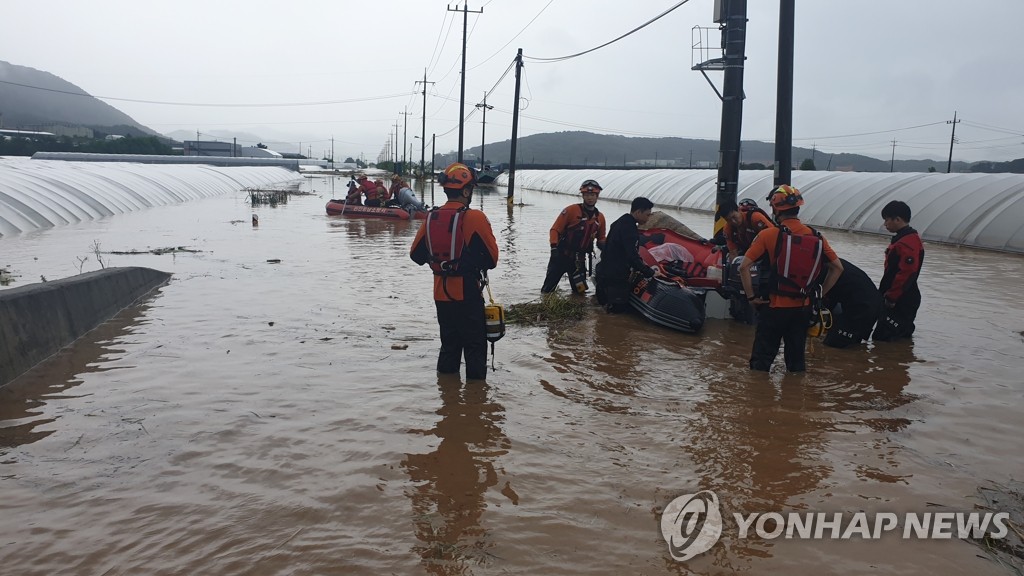 고무보트 타고 탈출