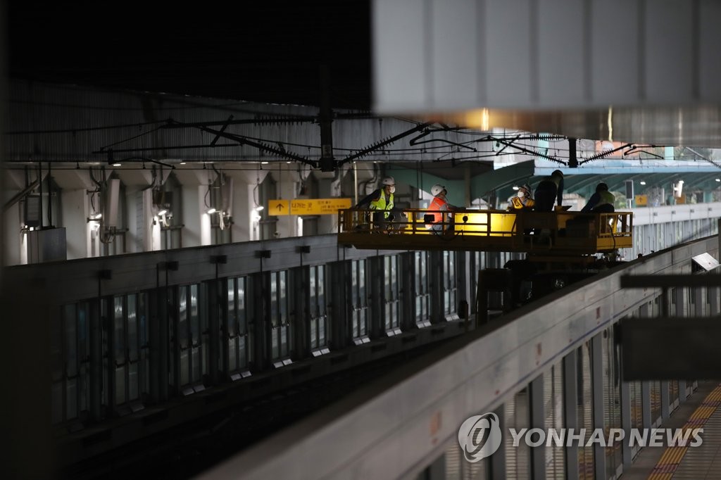 신이문역 복구 작업 한창