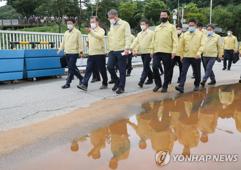 연천 군남댐 찾은 문 대통령