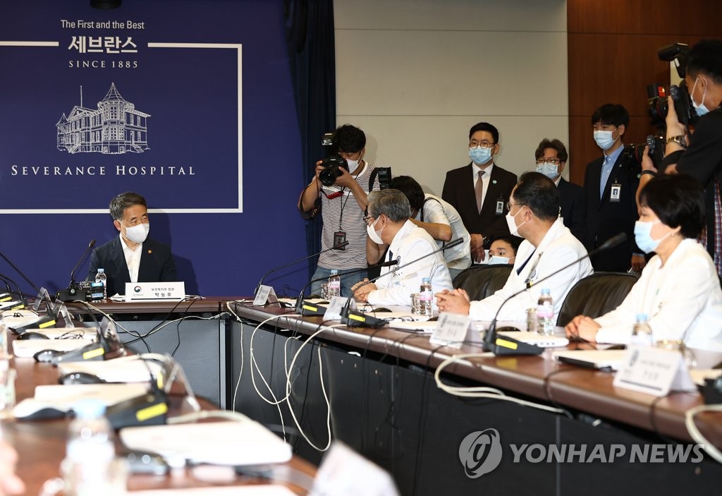 복지부 장관, 의료계 파업 간담회