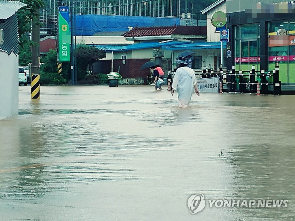 물에 잠겨버린 도로