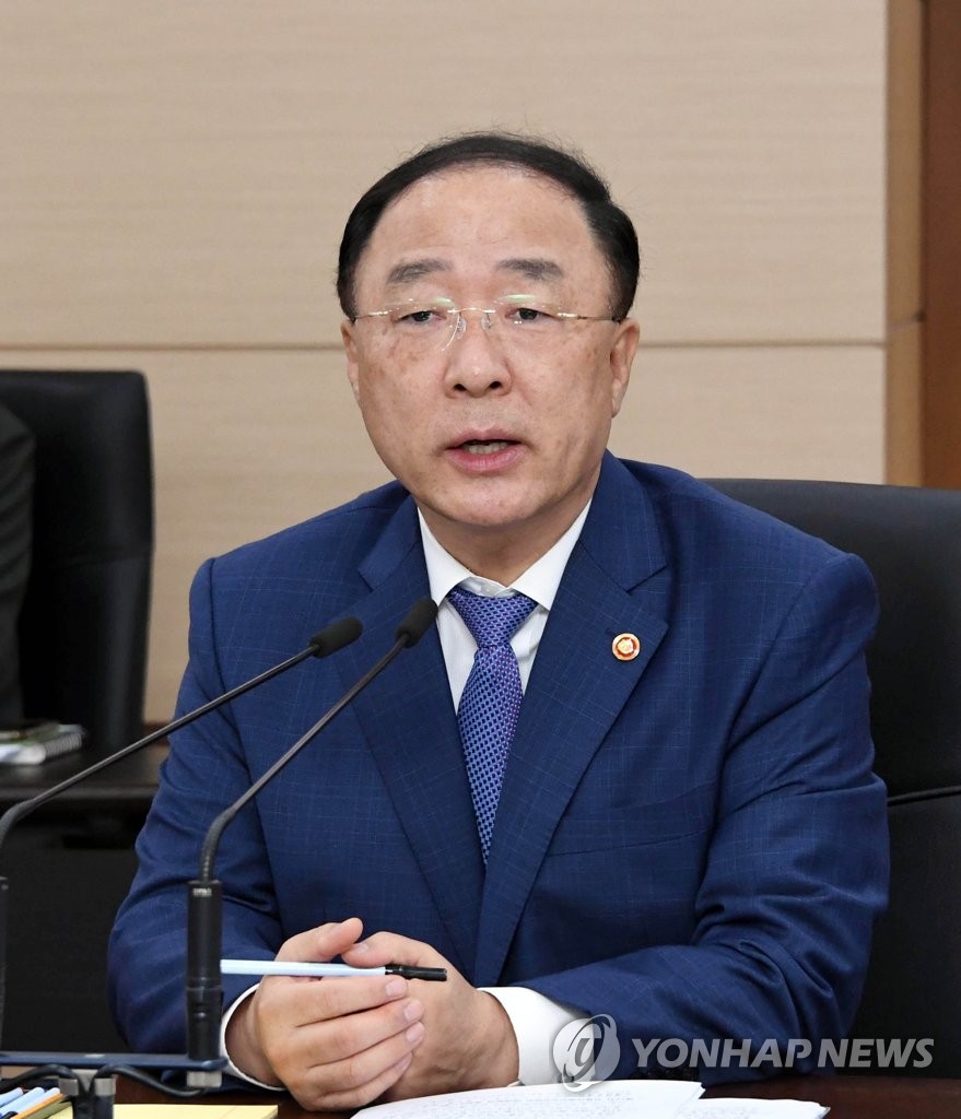 발언하는 홍남기 부총리
