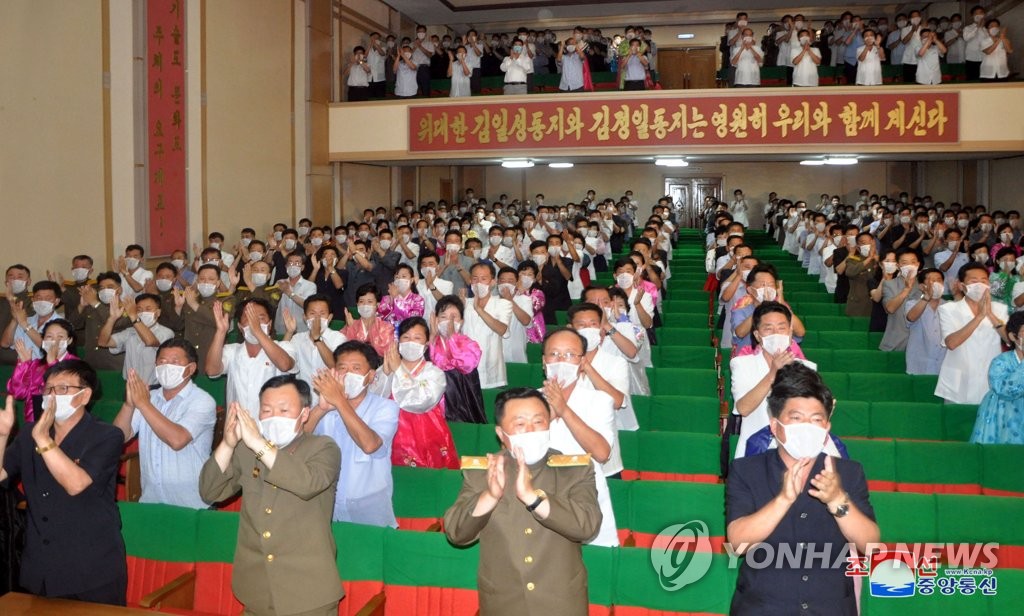 N. Korea sends relief supplies to Kaesong under virus lockdown N. Korea sends relief supplies to Kaesong under virus lockdown