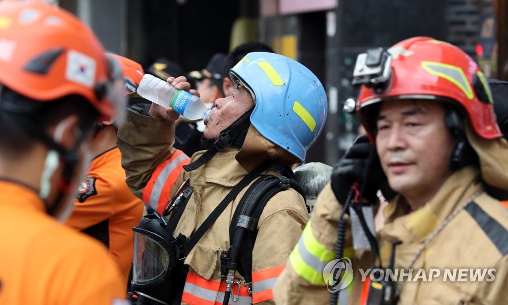불과 싸우고 더위와 싸우고...