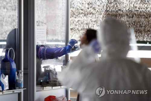 "'재감염'은 코로나19가 독감처럼 반복 감염 가능하다는 의미"