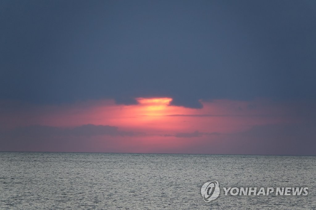 평온한 연평도 일몰