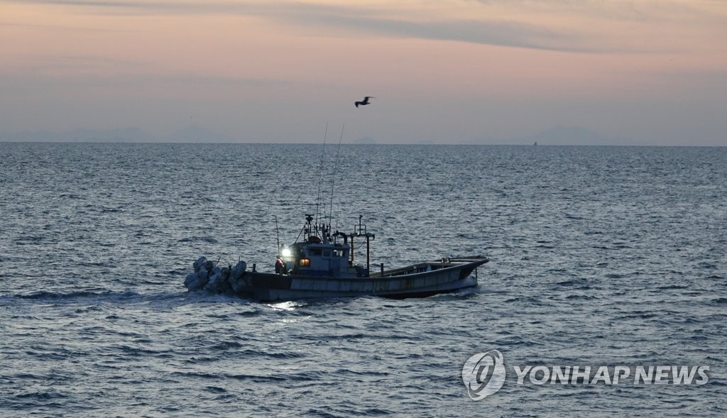 The file photo taken Sept. 26, 2020, shows a South Korean fishing boat leaving the western border island of Yeonpyeong on Sept. 26, 2020. (Yonhap)