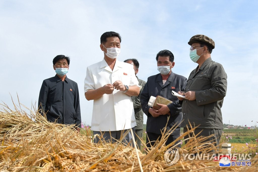 N.K. premier inspects farms N.K. premier inspects farms