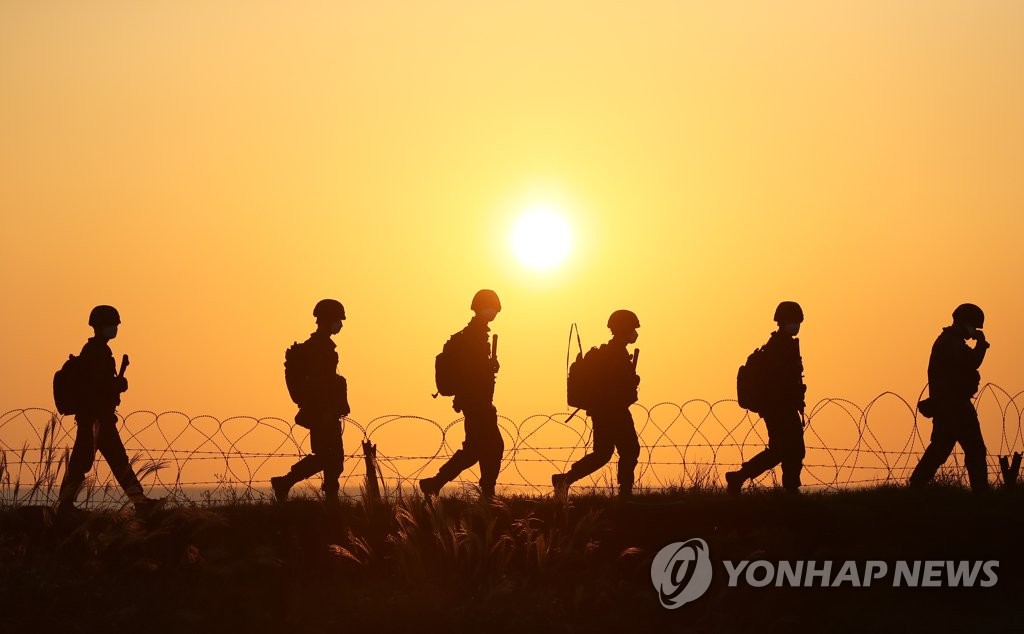 South Korean marines patrol a beach of the western border island of Yeonpyeong on Sept. 28, 2020, amid tensions over North Korea's killing of a South Korean official in its waters on Sept. 22. (Yonhap)