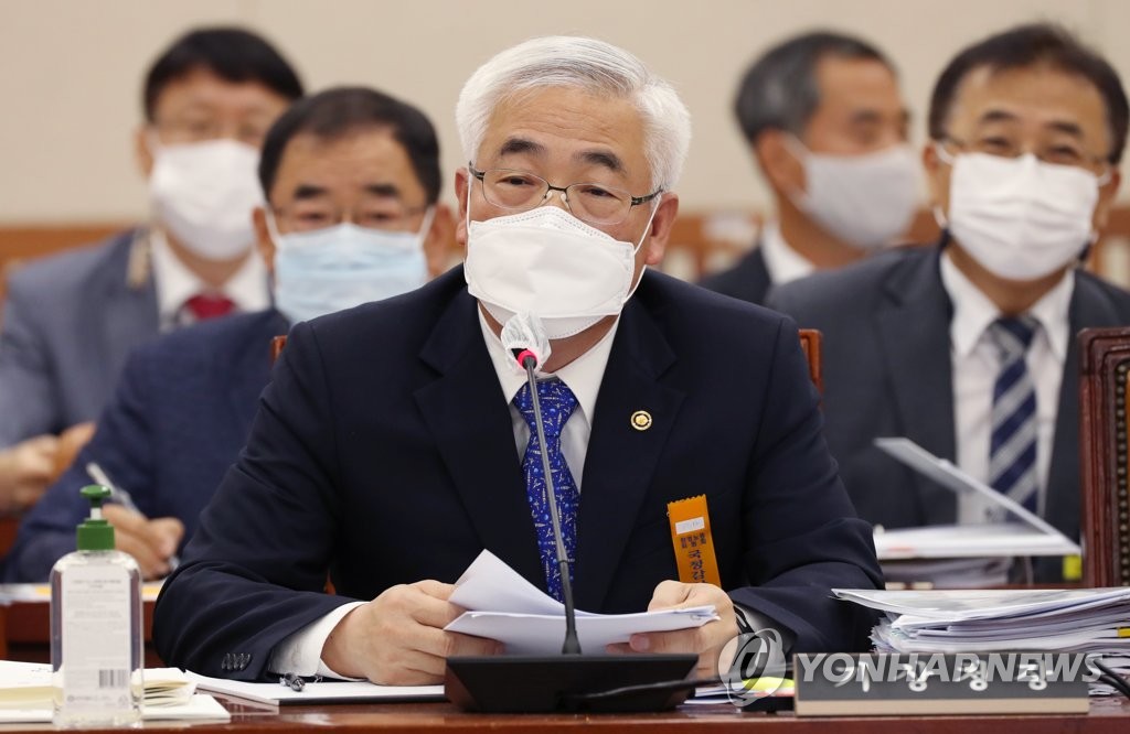 답변하는 김종석 기상청장