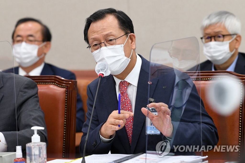 답변하는 김종갑 한국전력공사 사장