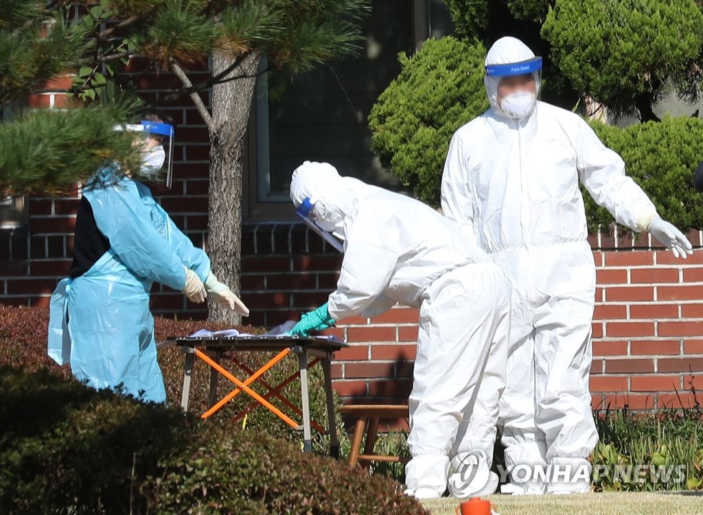 분주하게 움직이는 관계자들