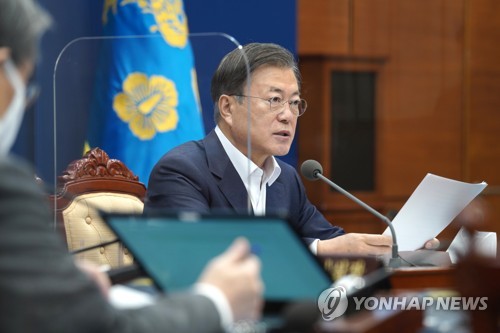 President Moon Jae-in holds a Cabinet meeting at Cheong Wa Dae in Seoul on Oct. 20, 2020. (Yonhap)