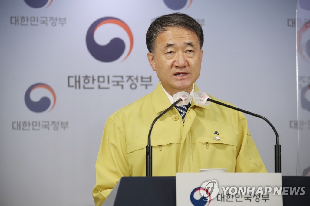 브리핑하는 박능후 장관