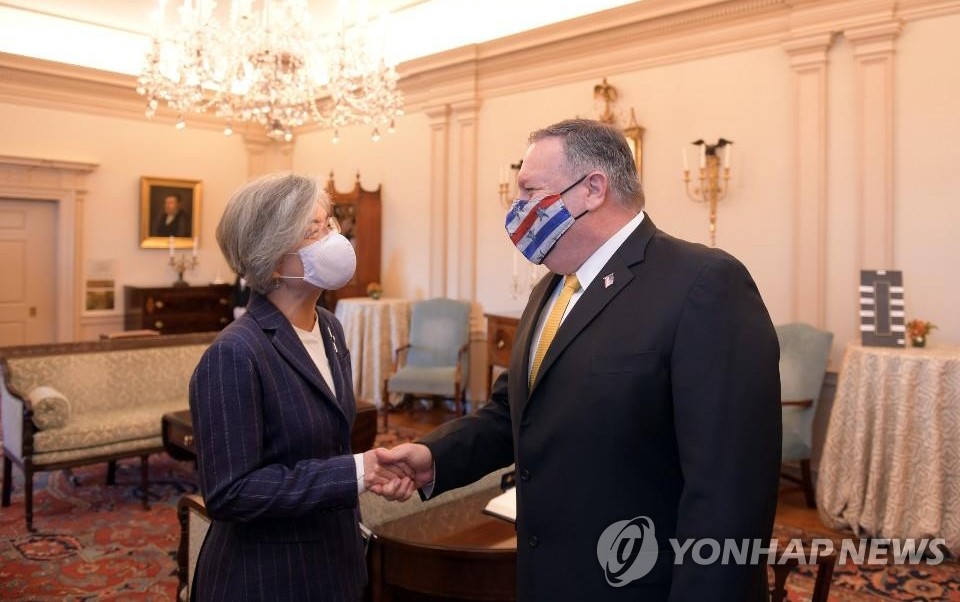 악수하는 한미 외교장관