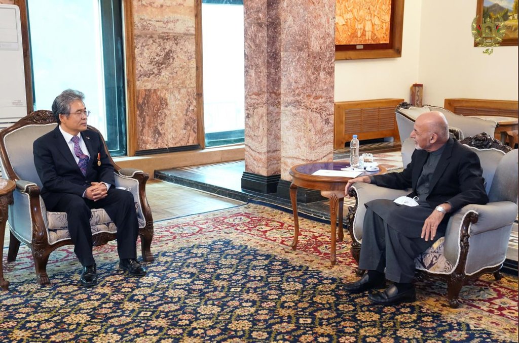 아프간 대통령과 환담하는 이자형 주아프간 대사
