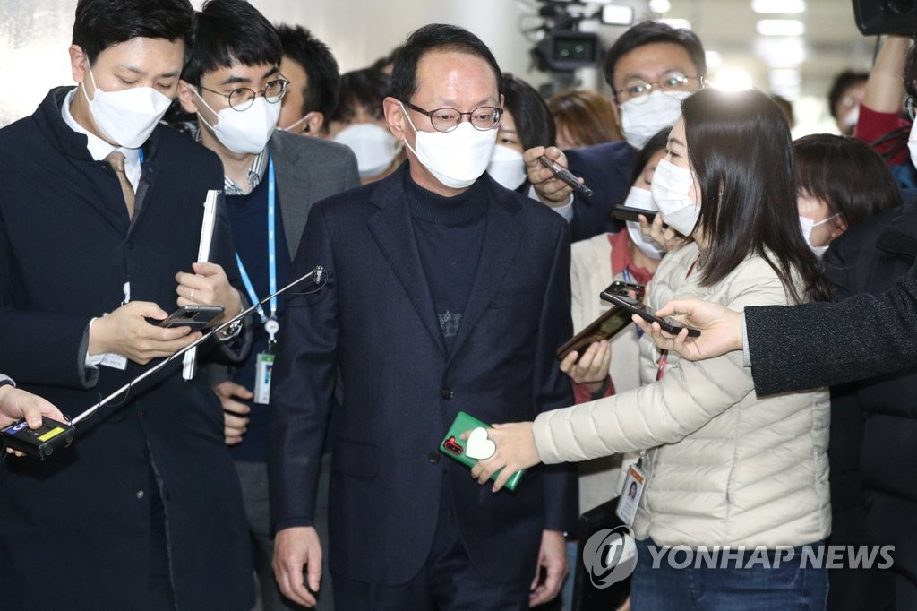 법사소위 참석하는 김도읍 간사