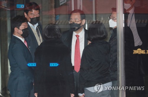 국민의힘, 공수처법 반대 철야 농성 돌입