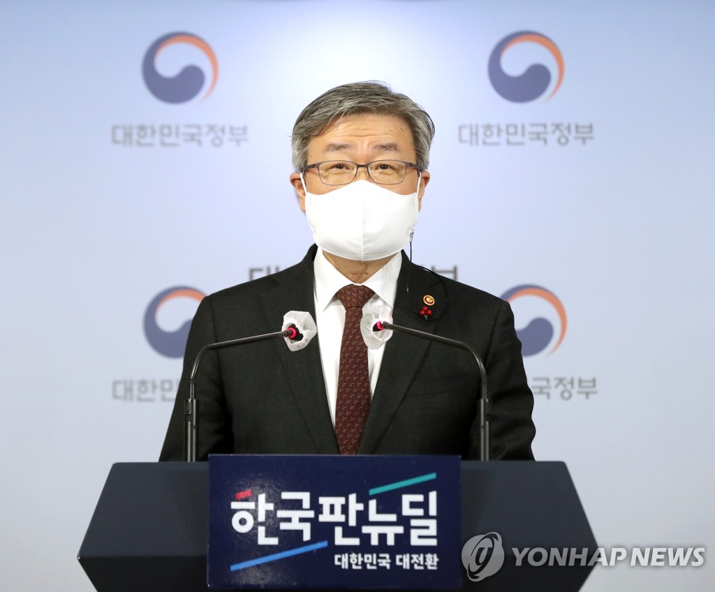 이재갑 장관, 국회 통과 노동관계법 관련 설명