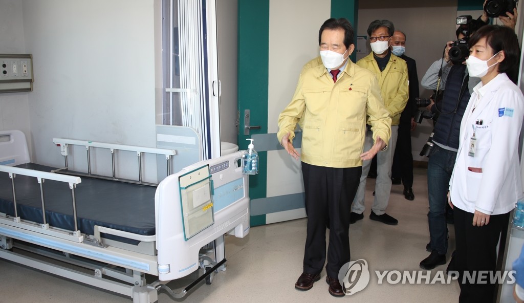 정세균 총리, 일산병원 병상 현장점검