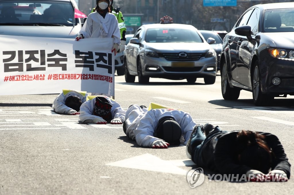 김진숙 복지 촉구 도심 오체투지