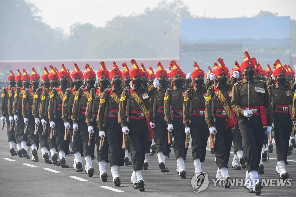 '제73회 국군의 날' 맞아 기념 행진하는 인도군 장병들