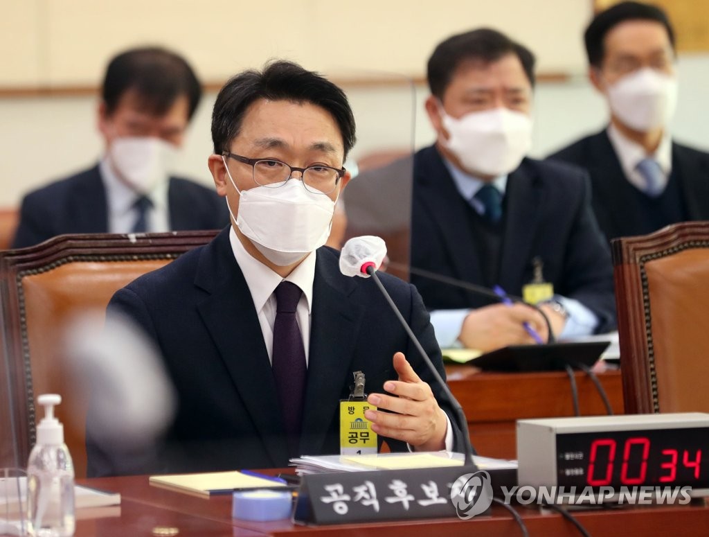 답변하는 김진욱 초대 공수처장 후보자