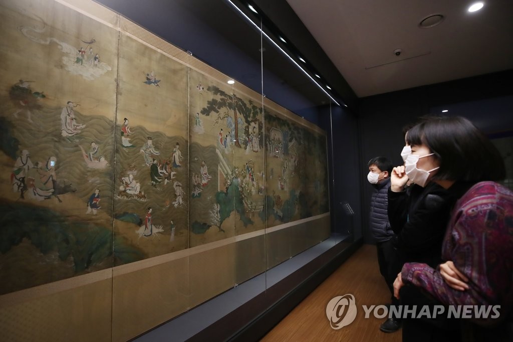 朝鮮王室のびょうぶを展示 朝鮮王室のびょうぶを展示