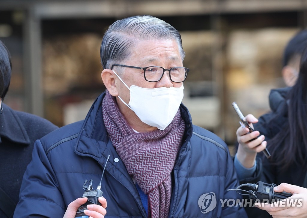 '횡령·배임 혐의' 최신원 SK네트웍스 회장 영장심사 종료