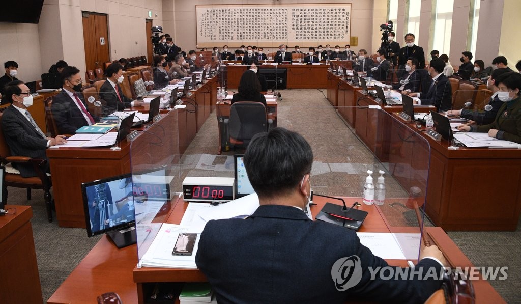 이용구 차관 고열 사유 불출석에 법사위 정회