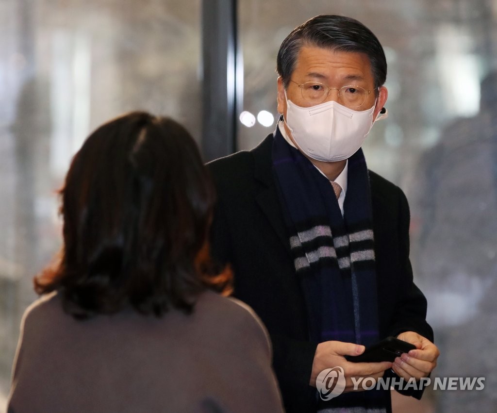 국책은행장 간담회 참석하는 은성수 금융위원장