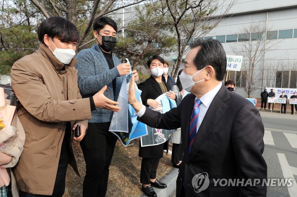 한국탄소산업진흥원 개원식 참석하는 정세균 총리