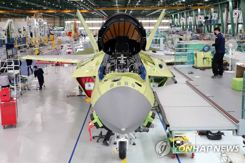 ′한국형 전투기 KF-X,·소형무장헬기 공개′…항공분야 국가정책사업 미디어 데이