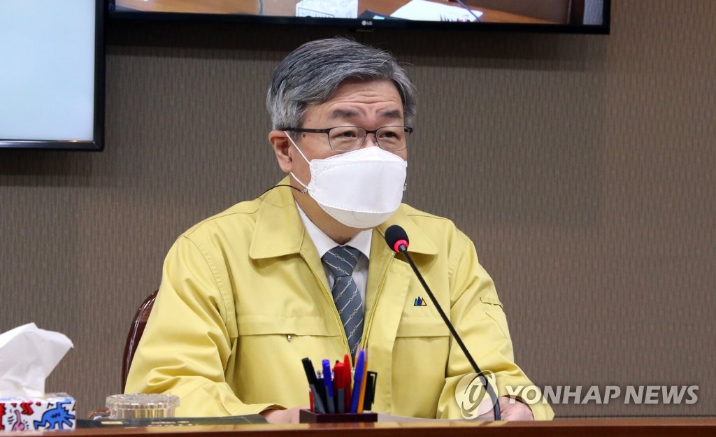 발언하는 이재갑 장관