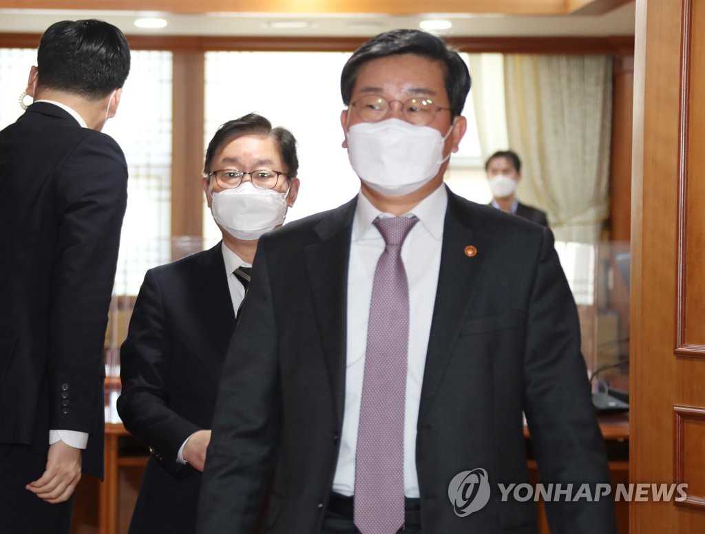 회의 마치고 나오는 전해철·박범계